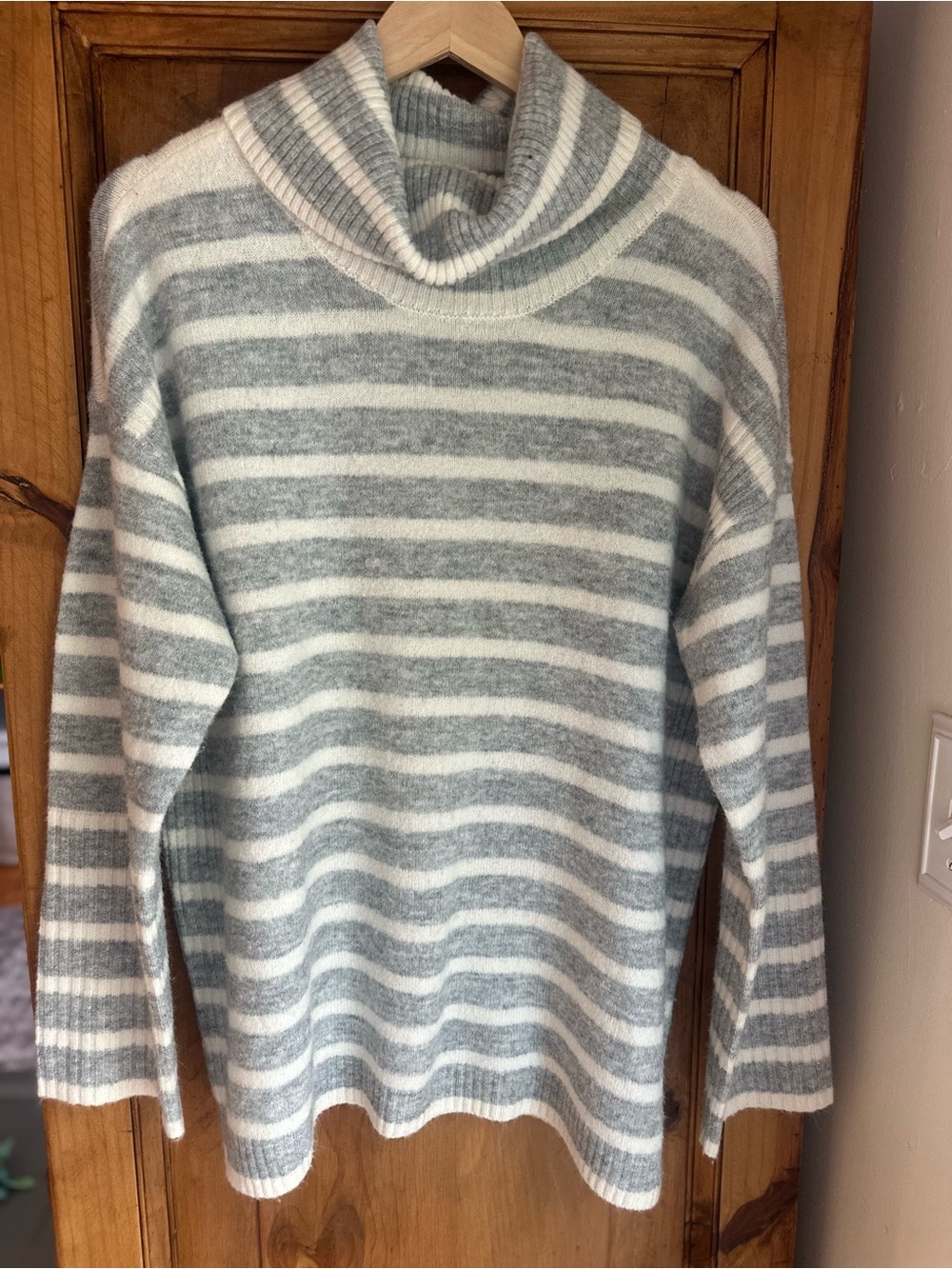 LOFT Striped Grey and White Turtleneck Sweater Medium
